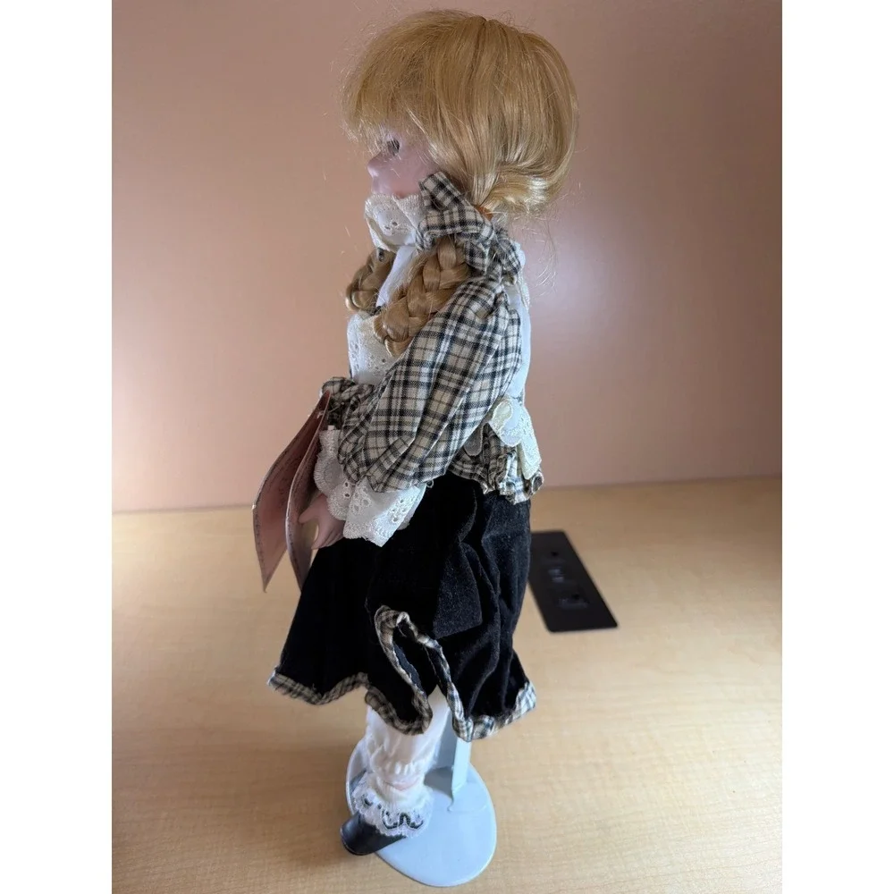 Vanessa Doll‎ Collection 1996 Porcelain Doll The Collectors Dreams Blonde Plaid